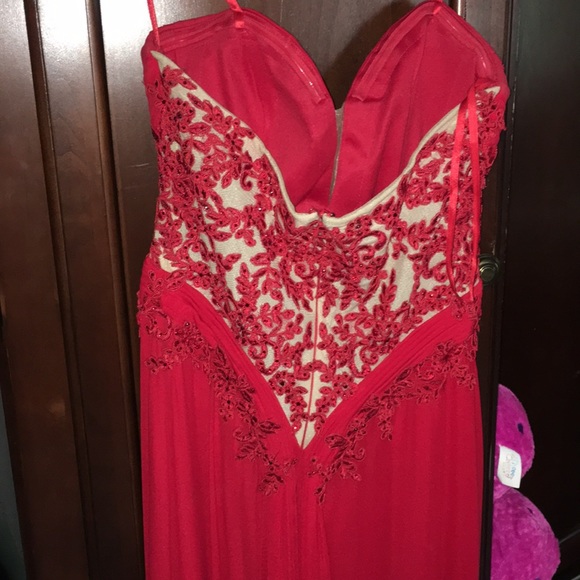 Red gown/prom dress - Picture 3 of 5